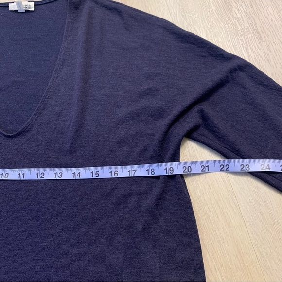 Aritzia Wilfred Free V Neck Sweater Lightweight Blue Rayon Blend - Picture 2 of 9